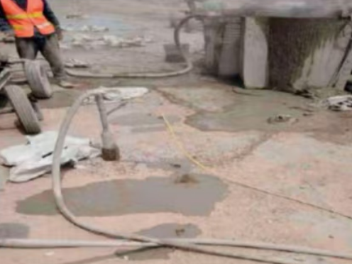 南皮水泥混凝土路面板底注浆技术 路面脱空注浆整治方案